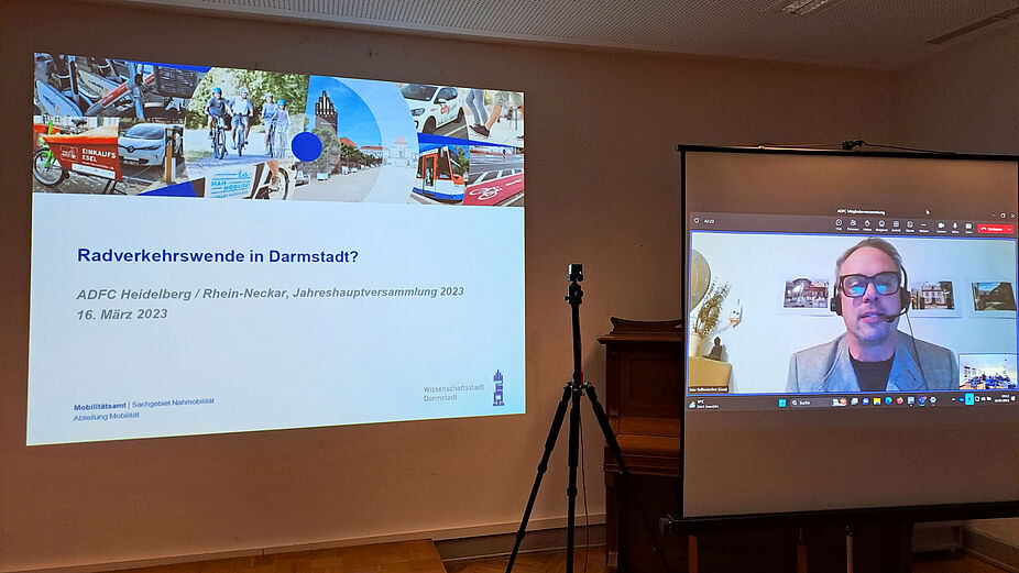 Vortrag von Peter Roßteutscher, Radverkehrsbeauftragter der Stadt Darmstadt. In seinem Vortrag „Sonderprogramm Radmobilität 4x4 − Erfolge und Herausforderungen bei der (Rad)Verkehrswende am Beispiel Darmstadt“