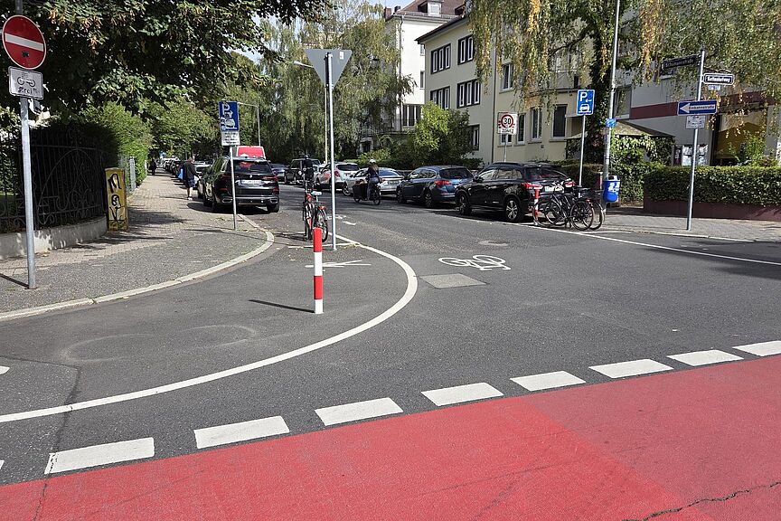 Kreuzungsverengung Verengung an einer Kreuzung an einer Fahrradstraße