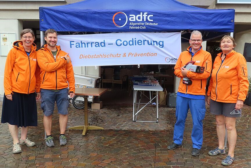 ADFC-Fahrradcodierung 30.06.2024 Das ADFC-Fahrradcodierteam