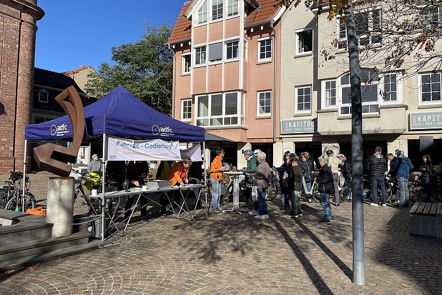 Erste Fahrrad-Codierung in Wiesloch ADFC-Stand in Wiesloch bei Codier-Aktion