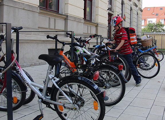 Den Schulweg alleine meistern Den Schulweg alleine meistern